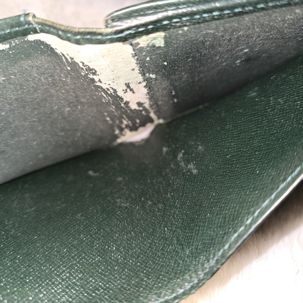 Louis Vuitton Mens Taiga Bifold wallet - Picture 4 of 7